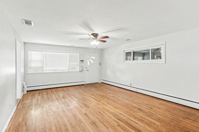 Building Photo - 103 Maple Ave