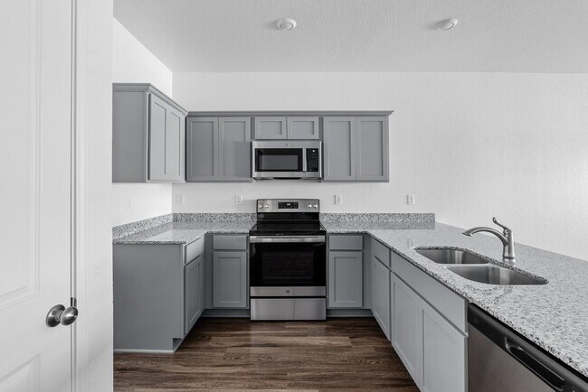 Building Photo - Exceptional 3 bedroom, 2 bathroom duplex!