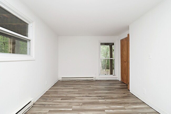 Building Photo - Private & Peaceful Living on 3 Wooded Acres
