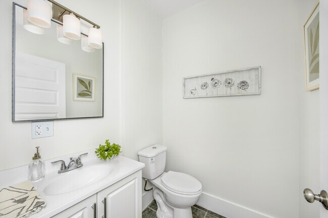 Building Photo - 407 Benton Wy