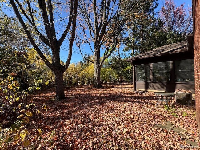 Building Photo - 6 Danvers Ln