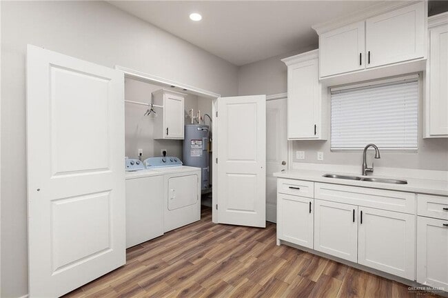 Building Photo - 2709 E Israel Ave