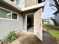 Building Photo - Beautiful updated 2 Bedroom 1 Bathroom Located in Sacramento
