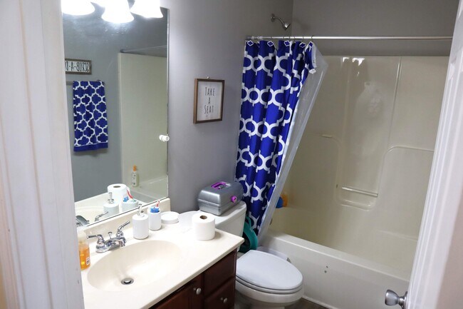 Building Photo - 1023 Rueland Dr