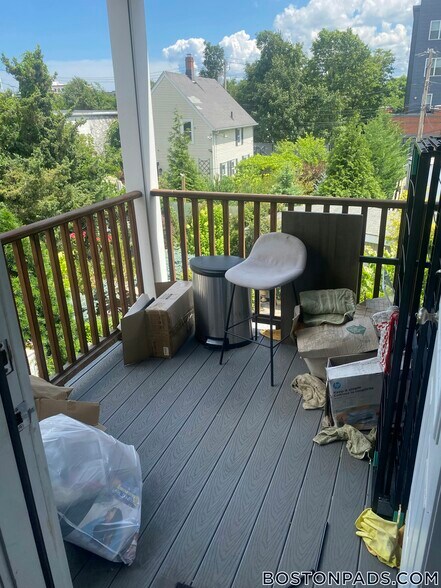 Building Photo - 127 Shirley St