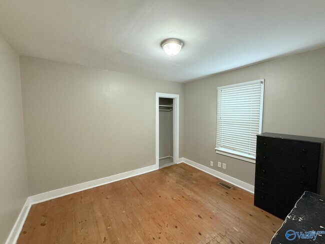 Building Photo - 1507 McCullough Ave NE