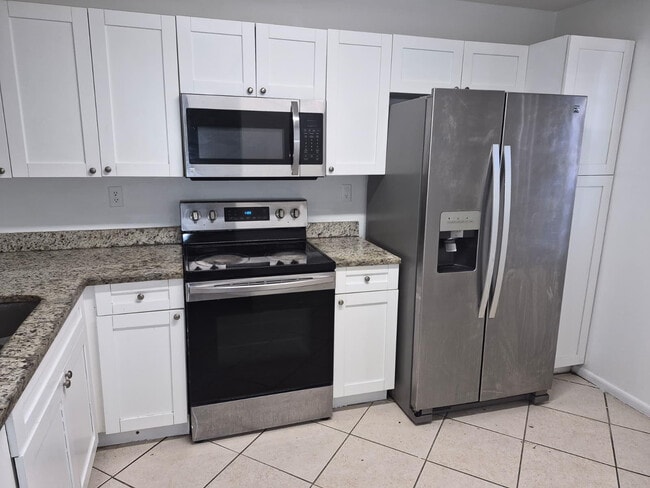 Building Photo - 2966 Coral Springs Dr