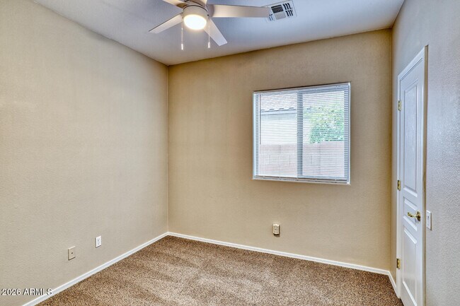 Building Photo - 844 E Indian Wells Pl