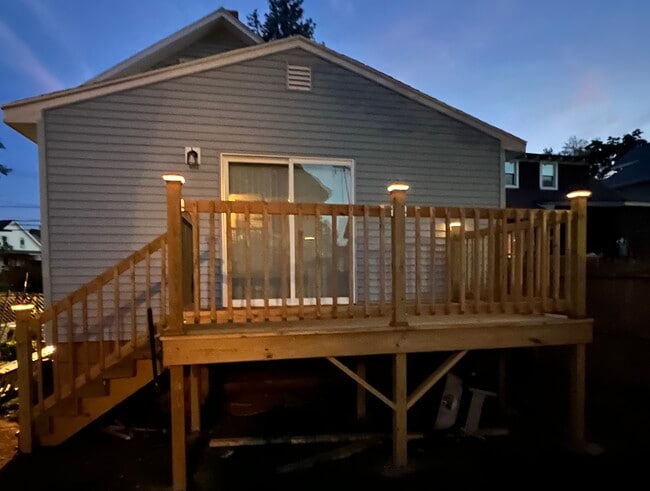 Building Photo - 104 Seward Ave