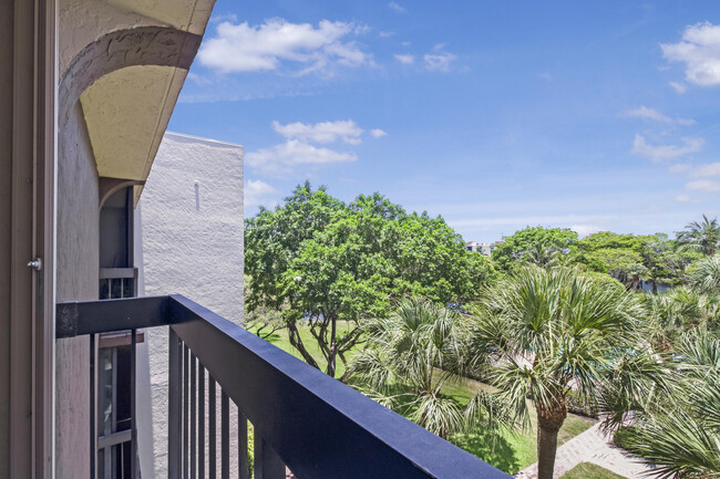 Building Photo - 955 Egret Cir