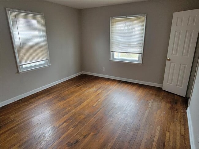 Building Photo - 2983 E Moreland Dr