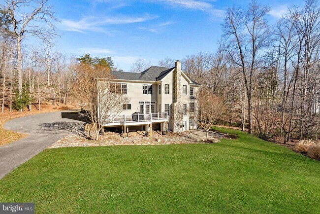 Building Photo - 8138 Rondelay Ln