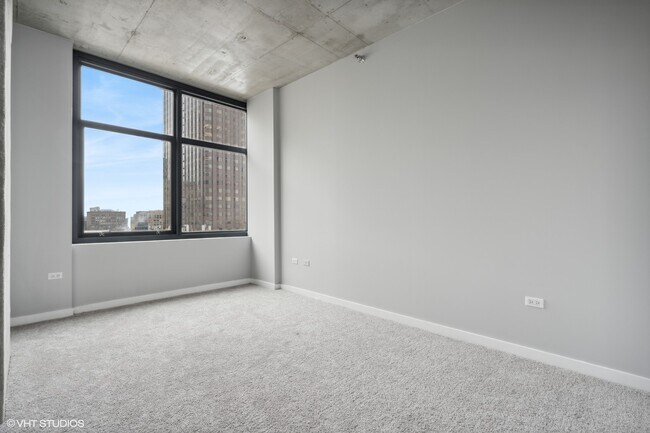 Building Photo - 235 W Van Buren St