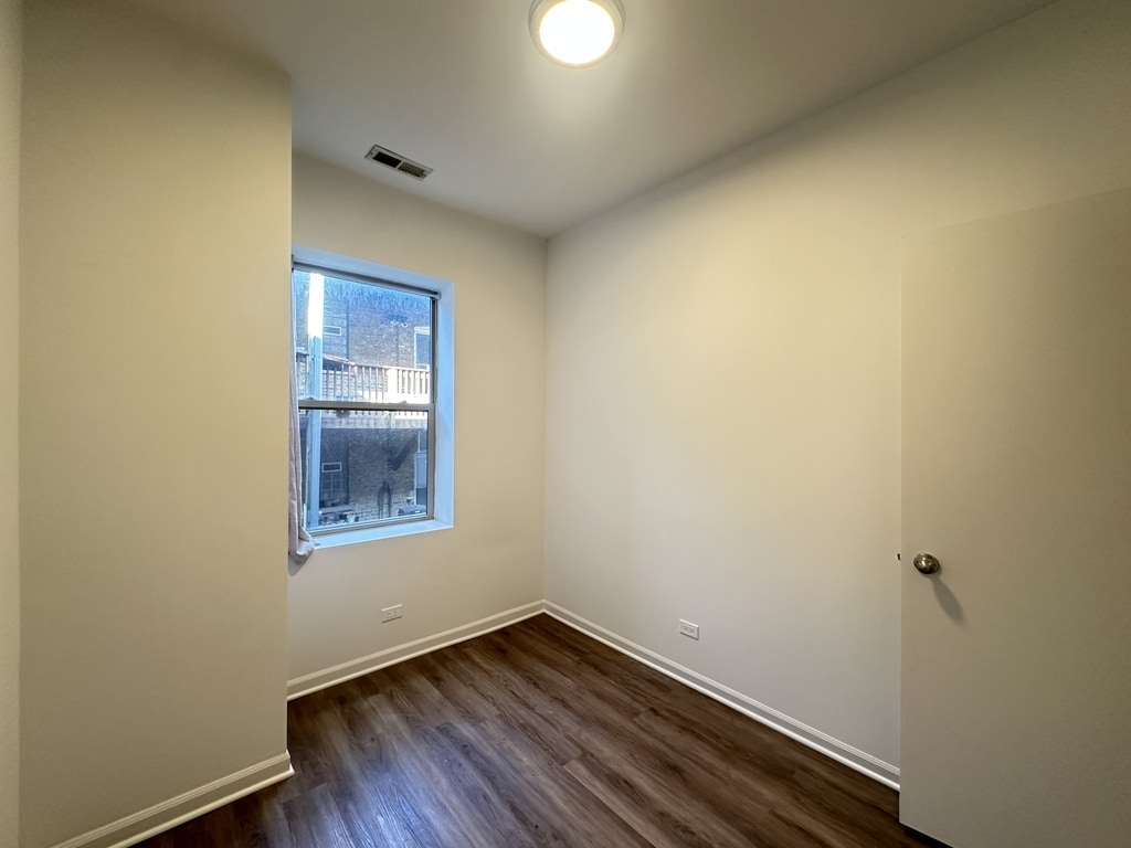 Building Photo - 5054 N Winthrop Ave