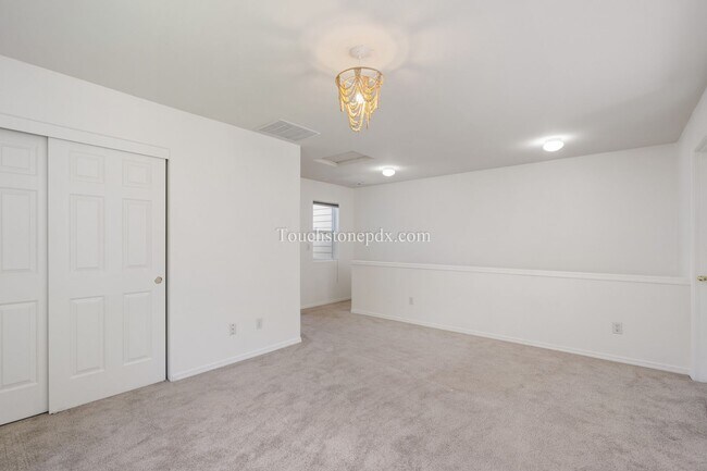 Building Photo - Updated 2 Bed/2 Bath Home in Private Gated Community!