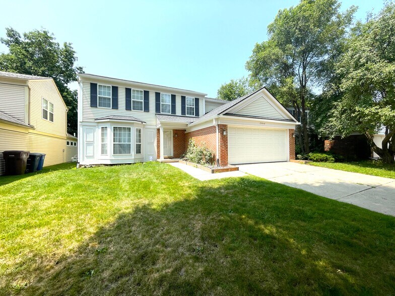 Front - 3048 Turnberry Ln