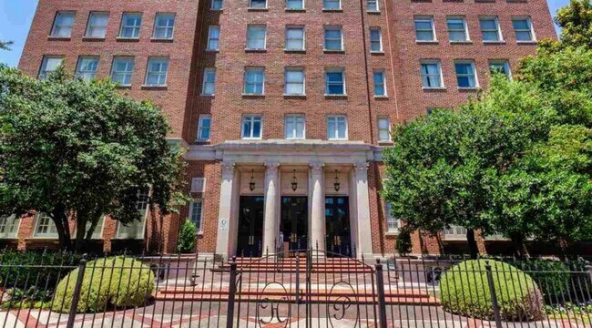 Entrance 1st level - 2250 Highland Ave S