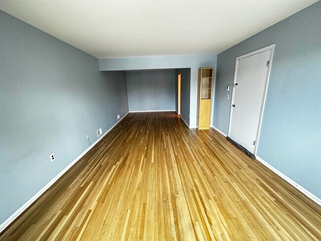 Building Photo - 609 Sussex St