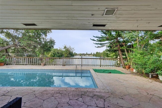 Building Photo - 5551 SW 57th St