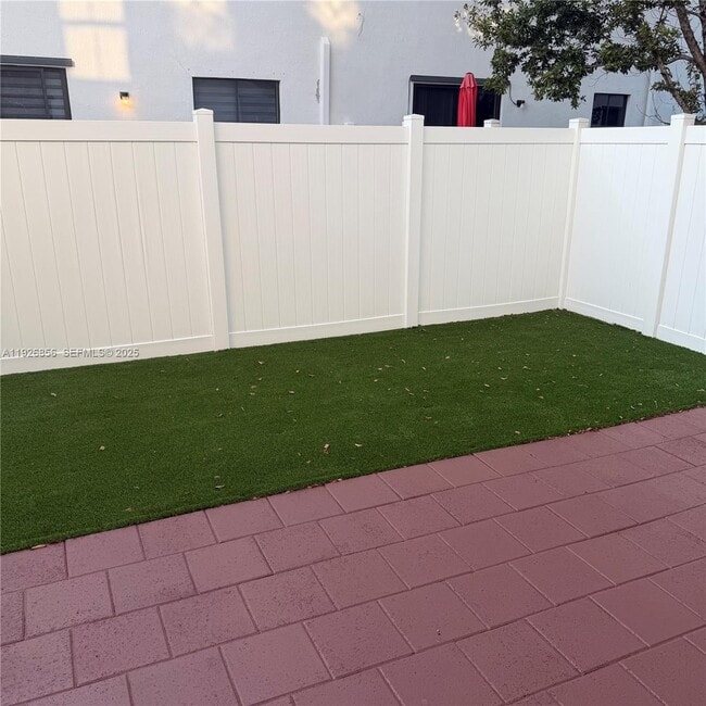 Building Photo - 10320 W 33rd Ln