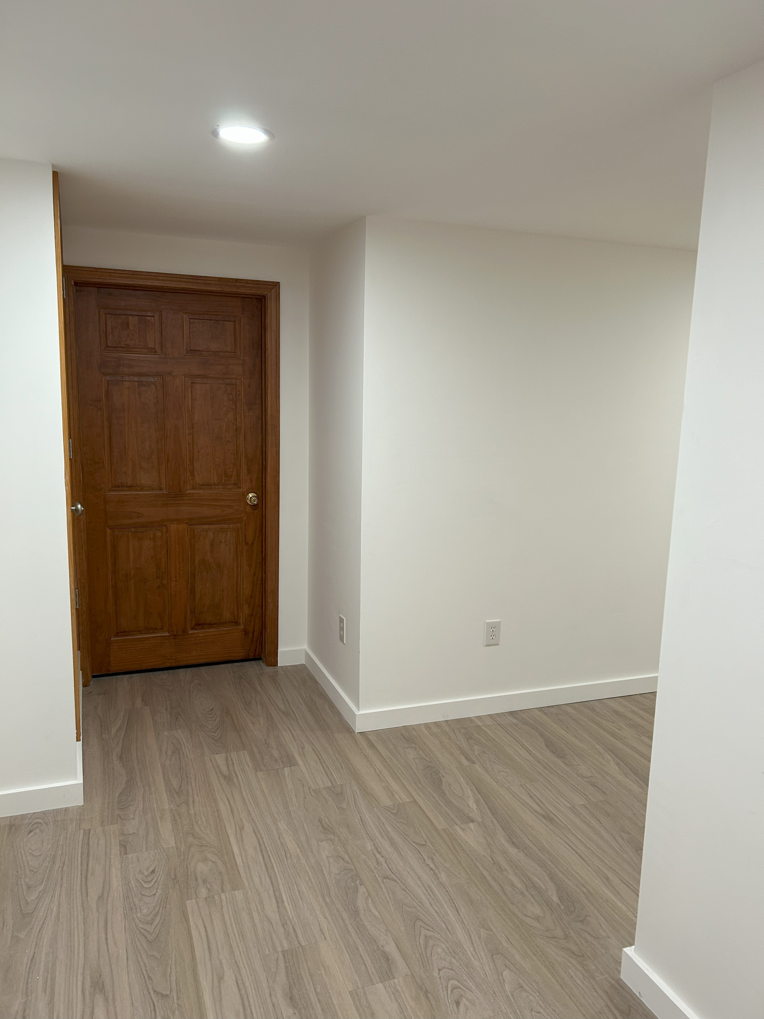 Hallway (Door to Bedroom #3) - 194 Westview Dr