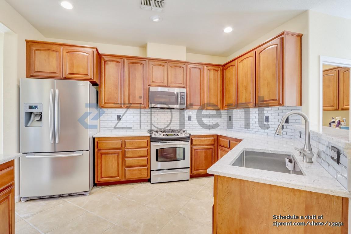 Building Photo - 704 Moore Way