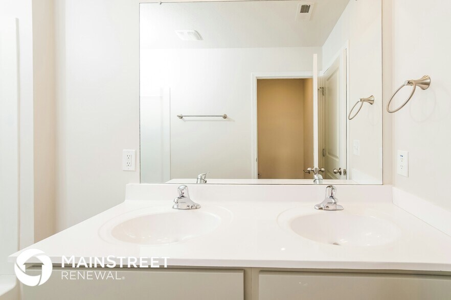 Building Photo - 8129 Dennis Fox Ln