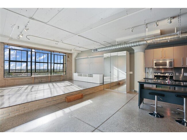 Building Photo - 2929 Chicago Ave