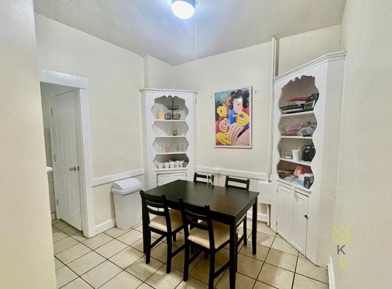 Building Photo - 322 St Paul St