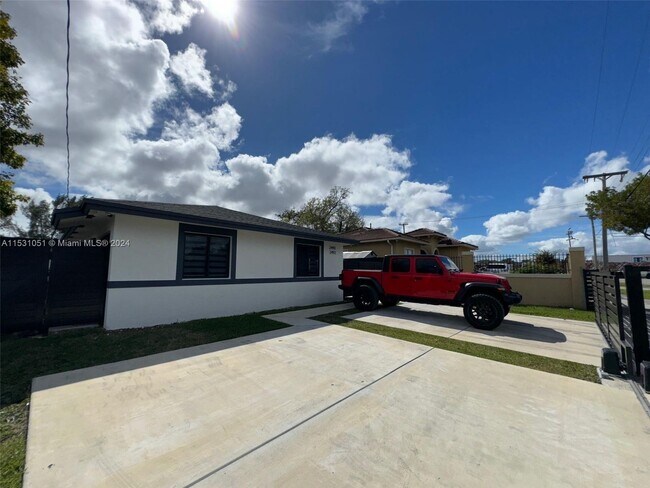 Building Photo - 2490 NW 44th St