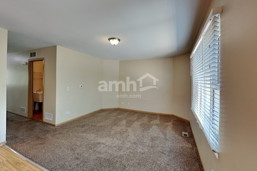 Building Photo - 481 Pheasant Chase Dr