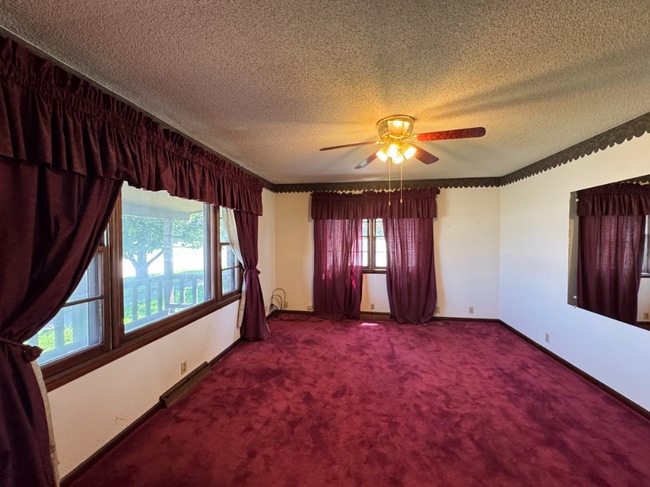 Building Photo - 4 Bed, 2 Bath Home - Apply Today!