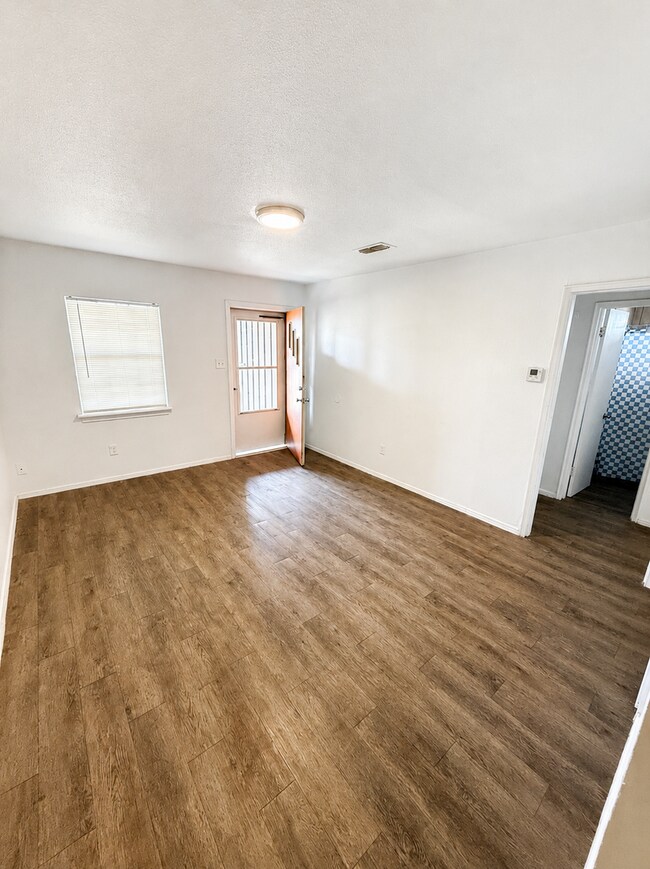 Building Photo - 3506 Peoria Ave