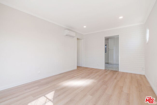 Building Photo - 2308 Pisani Pl