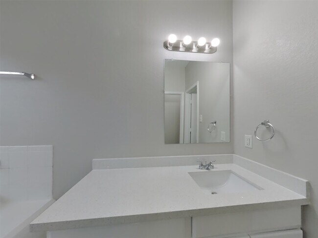 Building Photo - 21451 Sullivan Forest Dr