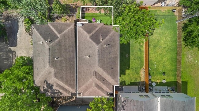 Building Photo - 615 W 27th St