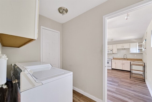 Building Photo - 1810 Indian Shores Rd