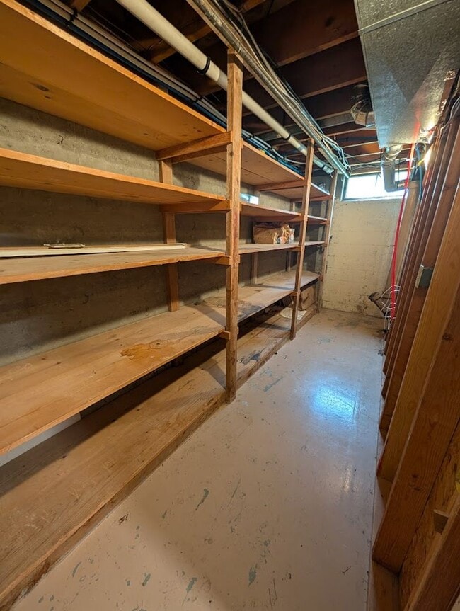 Building Photo - 3 bedroom 2 bath Pet-Friendly House with Amazing Backyard!