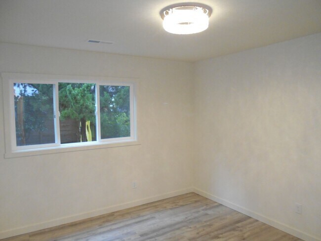 Building Photo - Completely Remodeled Home in Vibrant Sellw...