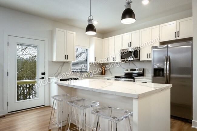 Building Photo - Stunning Ayden Place Townhome!