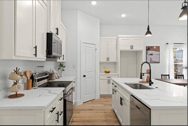 Building Photo - 5516 Helmick Ave