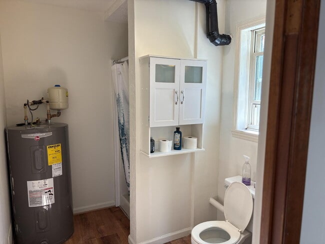 Building Photo - Great One Bedroom Furnished Apartment in H...