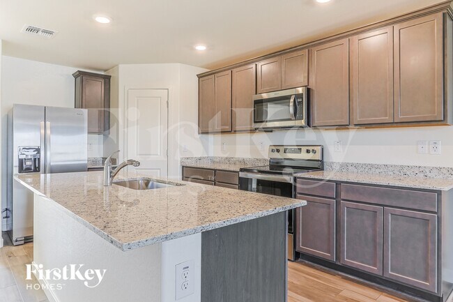 Building Photo - 1024 W 20th St