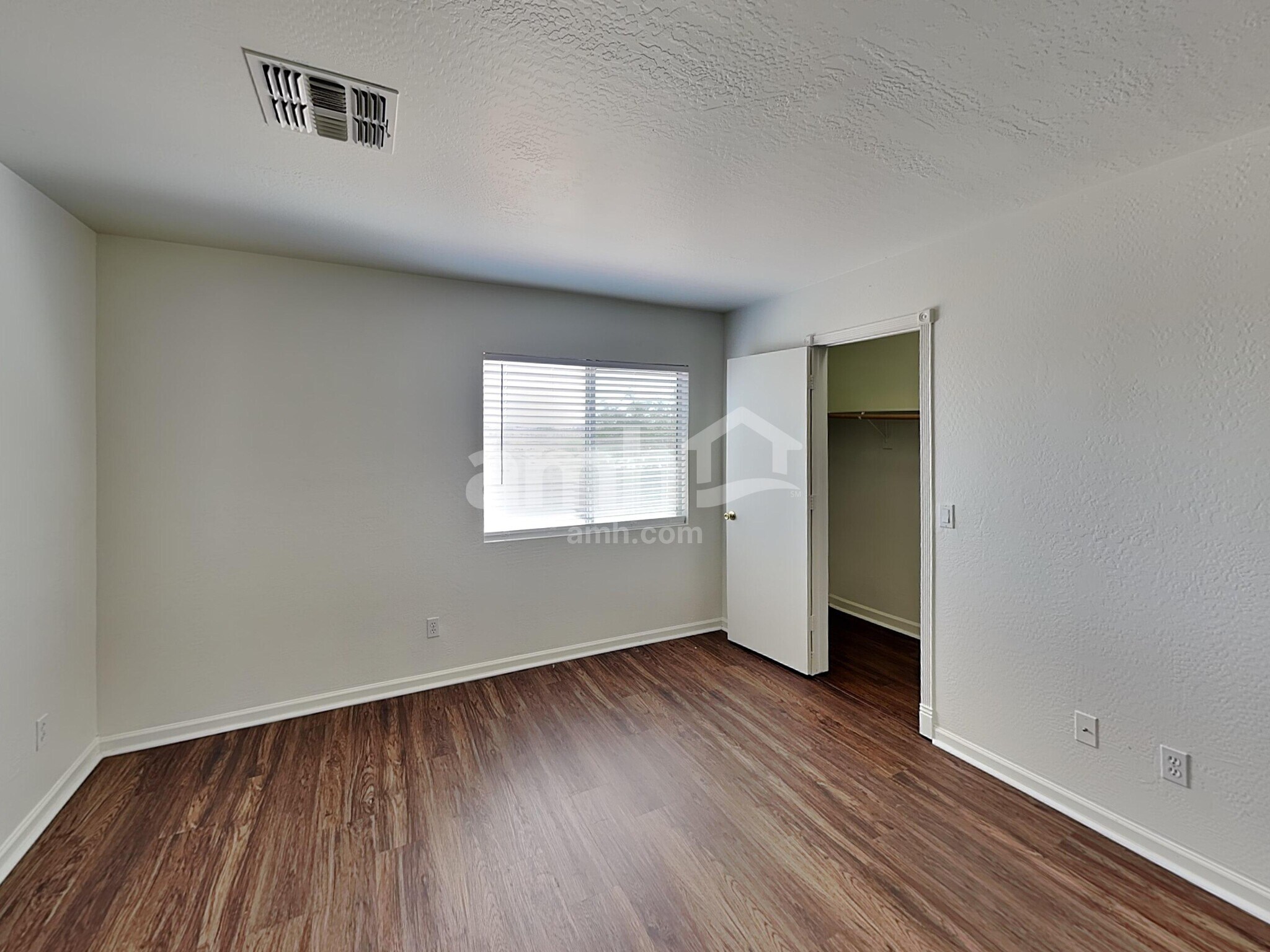 Building Photo - 11801 N Olive St