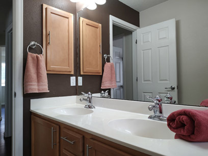 Hall bath w/double sinks - 3544 Plano Vista Rd NE