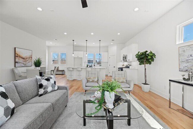 Building Photo - 424 Sikes St