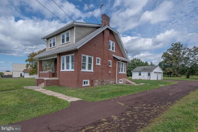 Building Photo - 1075 S County Line Rd