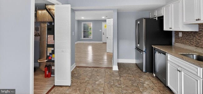 Building Photo - 483 Arwell Ct