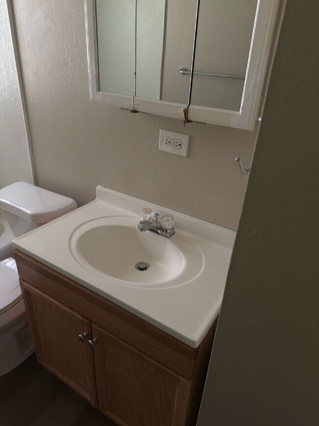 Building Photo - Charming 4-Bedroom Home in Florissant – Co...