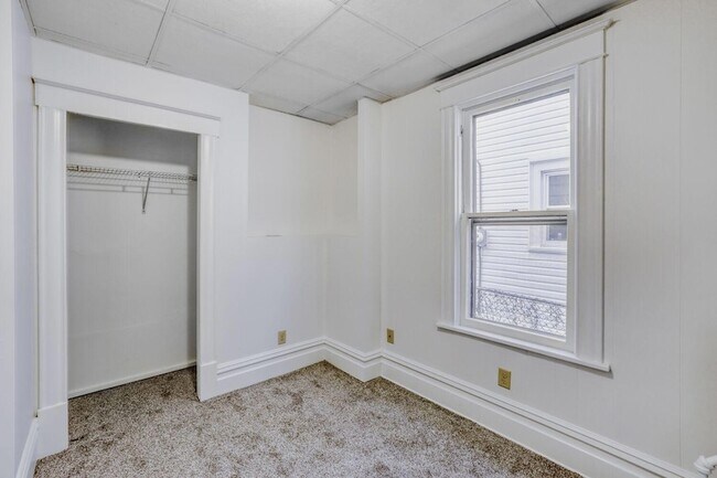 Building Photo - 595 Hawthorne Ave E